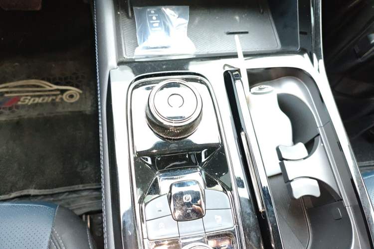 Used Ford Equator Sport 2022 Facelift EcoBoost 170 Prestige Model Gear Lever
