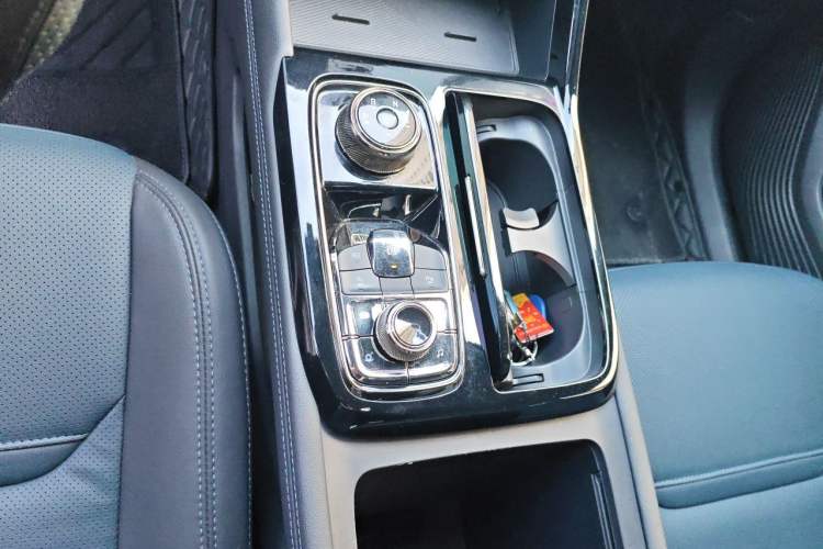 Used Ford Equator Sport 2022 EcoBoost 170 Premier PLUS Trim Gear Lever