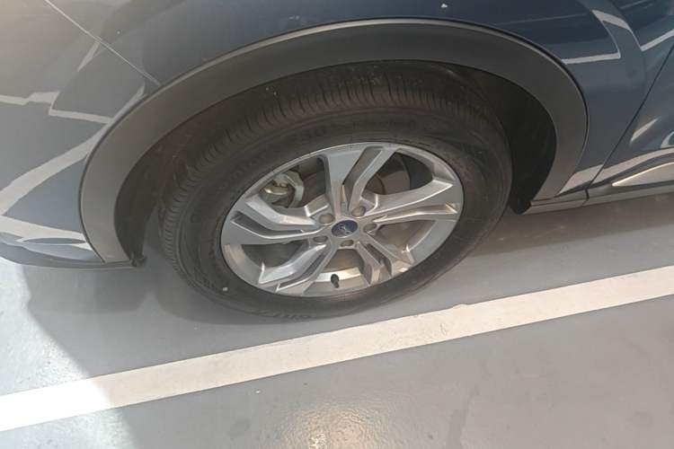 Used Ford Equator Sport 2022 EcoBoost 170 Platinum Edition Left Front Wheel Hub