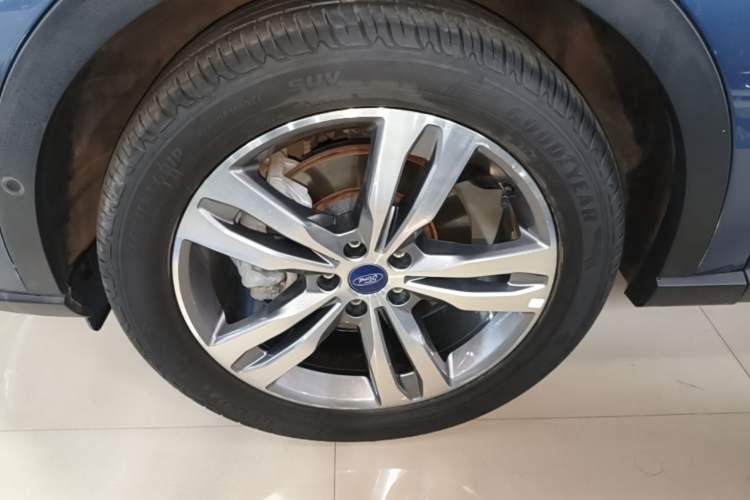 Used Ford Equator Sport 2022 Restyled EcoBoost 170 Prestige PLUS Trim Left Front Wheel Hub