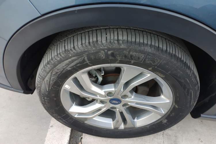 Used Ford Equator Sport 2022 EcoBoost 170 Platinum Edition Left Front Wheel Hub