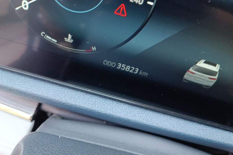 Used Ford Equator Sport 2022 Facelift EcoBoost 170 Prestige Model Odometer Close Up
