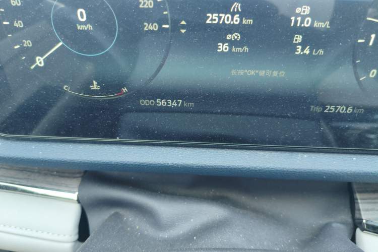 Used Ford Equator Sport 2022 Facelift EcoBoost 170 Prestige Model Odometer Close Up