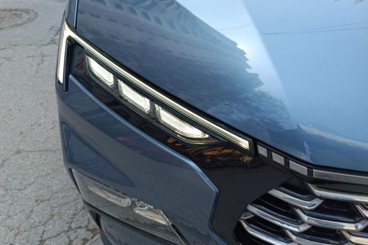 Used Ford Equator Sport 2022 Facelift EcoBoost 170 Prestige Model Right Front Headlight