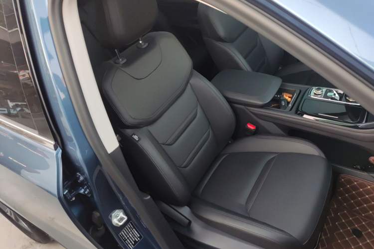 Used Ford Equator Sport 2022 EcoBoost 170 Platinum Edition Right Front Seat