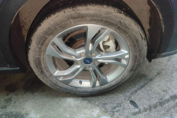 Used Ford Equator Sport 2022 EcoBoost 170 Premier Edition Right Front Wheel Hub