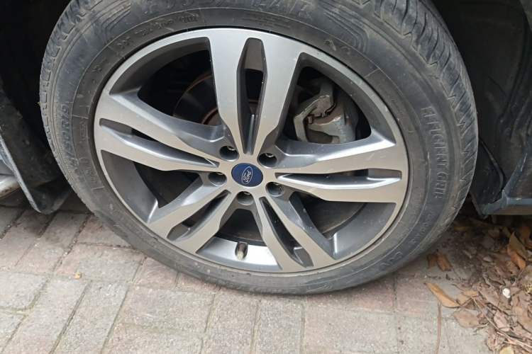 Used Ford Equator Sport 2022 Facelift EcoBoost 170 Prestige Model Right Front Wheel Hub