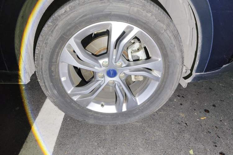 Used Ford Equator Sport 2022 EcoBoost 170 Premier Edition Right Front Wheel Hub