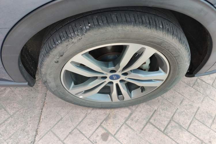 Used Ford Equator Sport 2022 Facelift EcoBoost 170 Prestige Model Right Front Wheel Hub