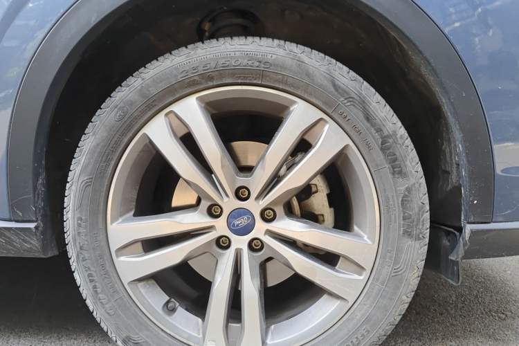 Used Ford Equator Sport 2022 Facelift EcoBoost 170 Prestige Model Right Front Wheel Hub