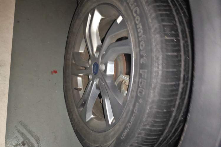 Used Ford Equator Sport 2022 EcoBoost 170 Platinum Edition Right Front Wheel Hub