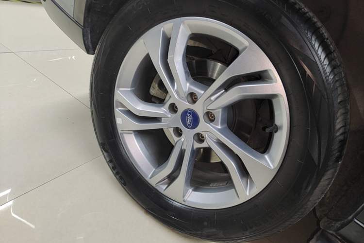 Used Ford Equator Sport 2022 EcoBoost 170 Platinum Edition Right Rear Wheel Hub