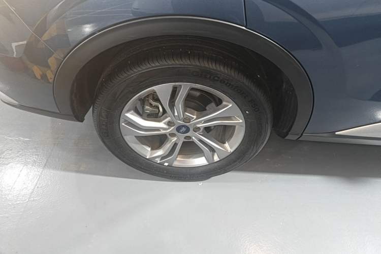 Used Ford Equator Sport 2022 EcoBoost 170 Platinum Edition Right Rear Wheel Hub