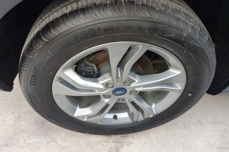 Used Ford Equator Sport 2022 EcoBoost 170 Platinum Edition Right Rear Wheel Hub