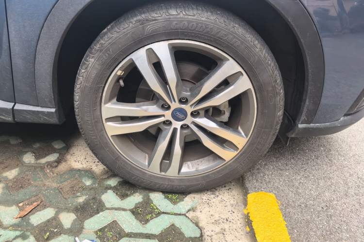 Used Ford Equator Sport 2022 Facelift EcoBoost 170 Prestige Model Right Front Wheel Hub