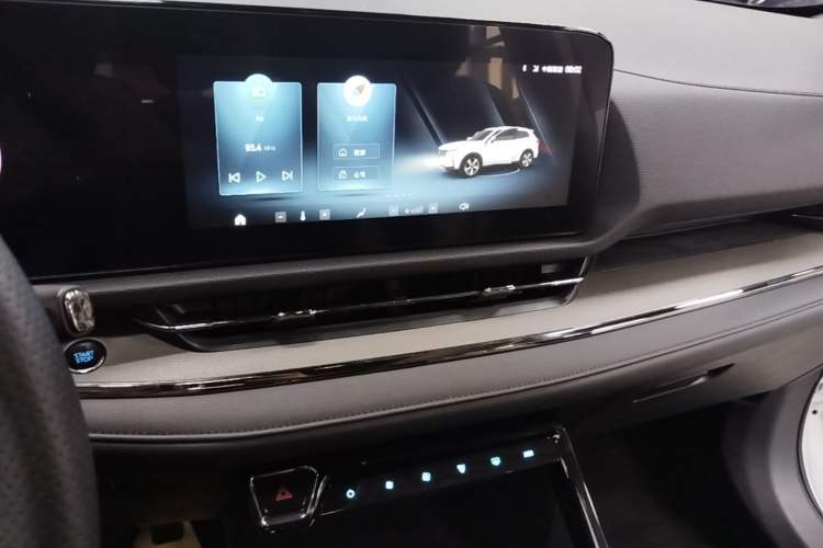 Used Ford Equator Sport 2022 EcoBoost 170 Platinum Edition Audio And AC Panel