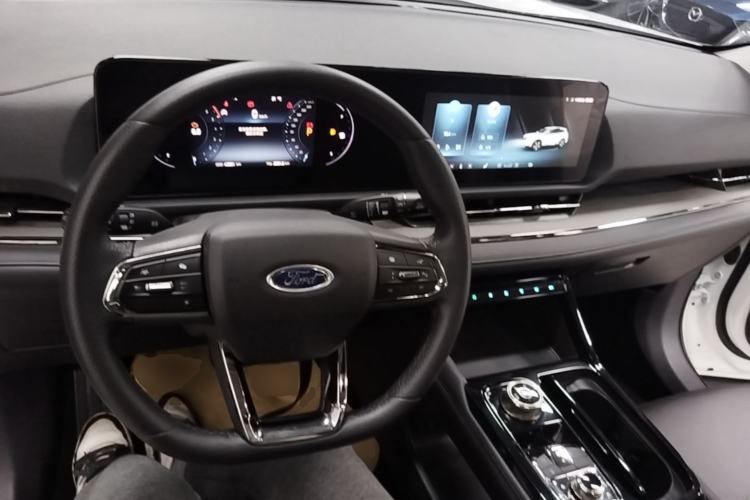 Used Ford Equator Sport 2022 EcoBoost 170 Platinum Edition Center Console