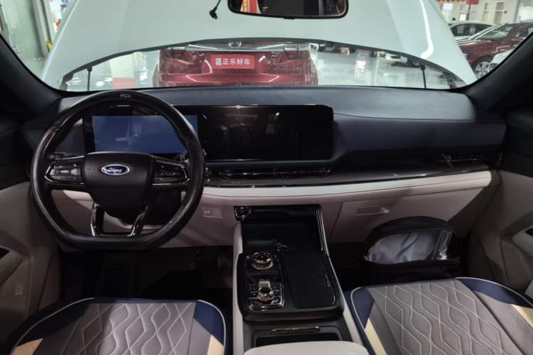 Used Ford Equator Sport 2022 Facelift EcoBoost 170 Prestige Model Center Console