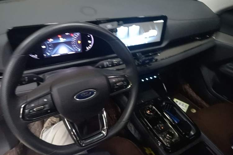Used Ford Equator Sport 2022 EcoBoost 170 Platinum Edition Center Console