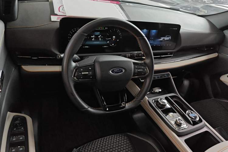 Used Ford Equator Sport 2022 Edge EcoBoost 170 Light & Shadow Center Console