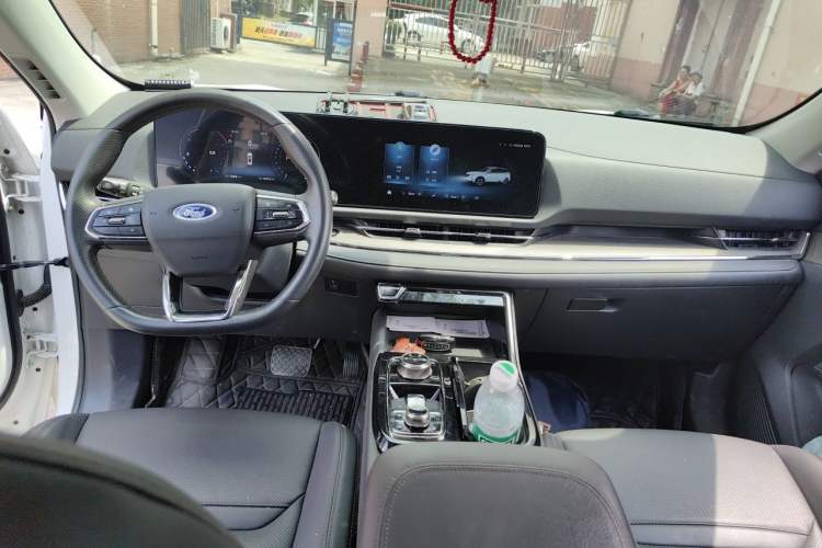 Used Ford Equator Sport 2022 EcoBoost 170 Platinum Edition Center Console