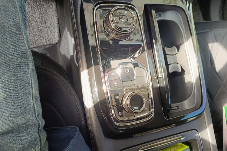 Used Ford Equator Sport 2022 EcoBoost 170 Platinum Edition Gear Lever