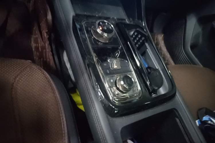 Used Ford Equator Sport 2022 EcoBoost 170 Platinum Edition Gear Lever