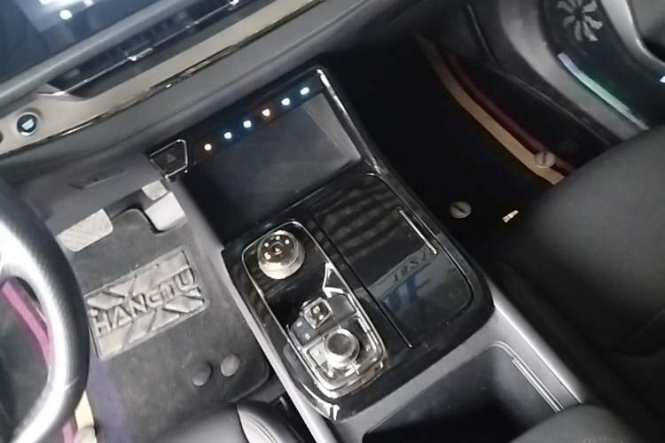 Used Ford Equator Sport 2022 EcoBoost 170 Platinum Edition Gear Lever