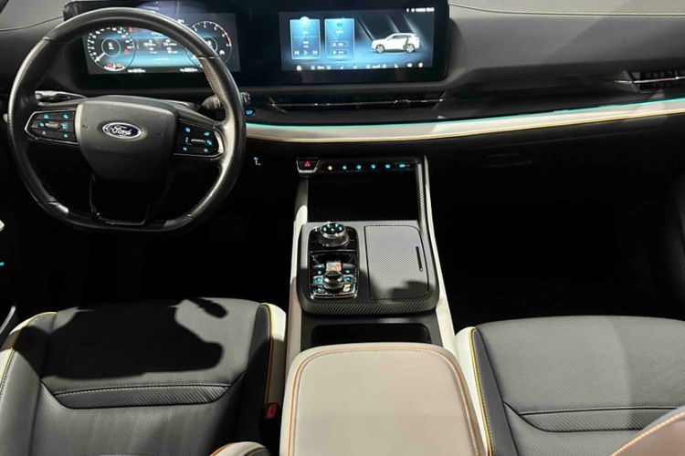 Used Ford Equator Sport 2022 Edge EcoBoost 170 Light & Shadow Interior 3