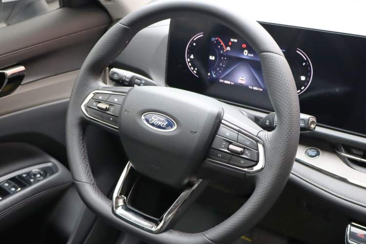 Used Ford Equator Sport 2022 EcoBoost 170 Premier Edition Interior 3