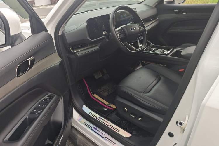 Used Ford Equator Sport 2022 EcoBoost 170 Platinum Edition Interior 3