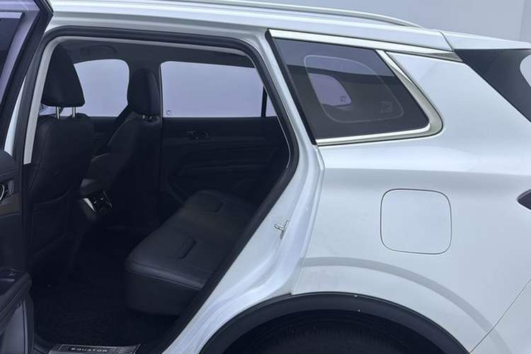 Used Ford Equator Sport 2022 EcoBoost 170 Platinum Edition Interior 5
