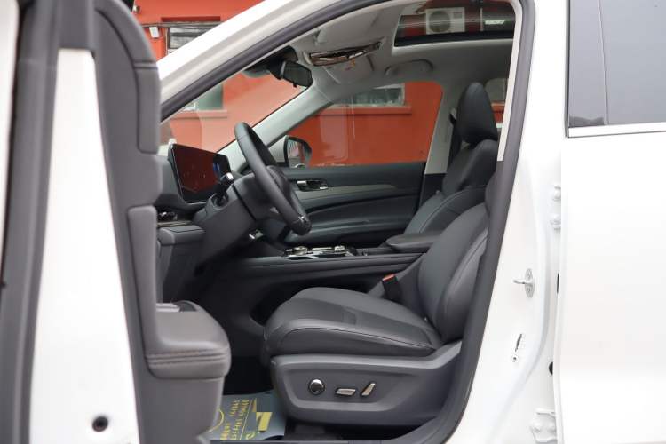 Used Ford Equator Sport 2022 EcoBoost 170 Premier Edition Interior 7
