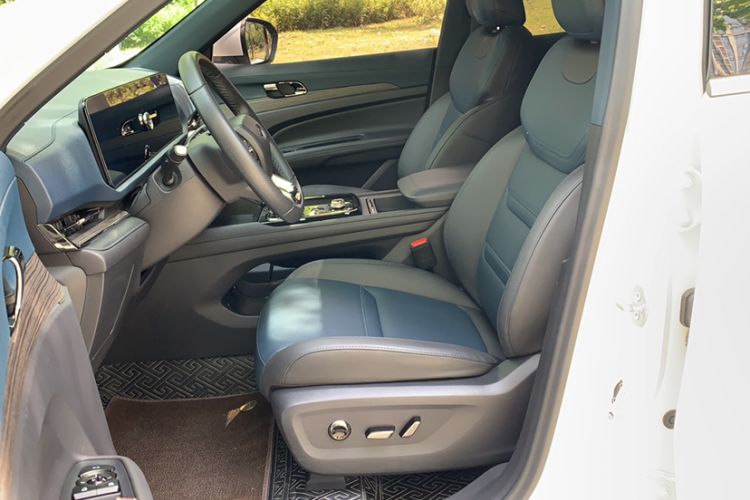 Used Ford Equator Sport 2022 EcoBoost 170 Premier Edition Left Front Seat