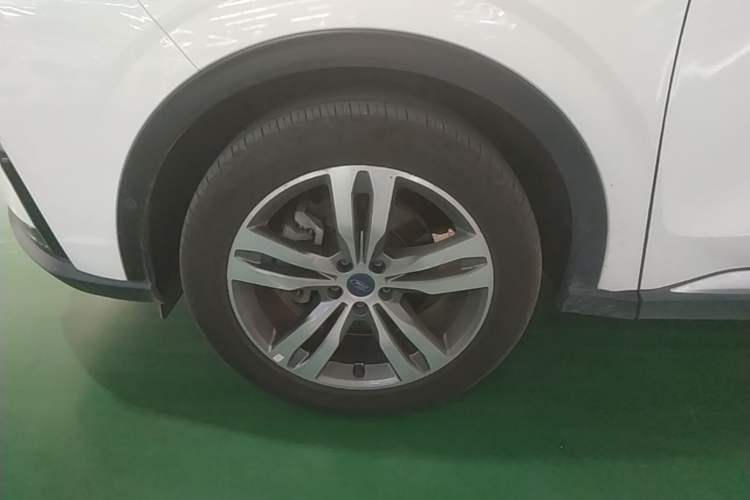 Used Ford Equator Sport 2022 EcoBoost 170 Premier PLUS Trim Left Front Wheel Hub