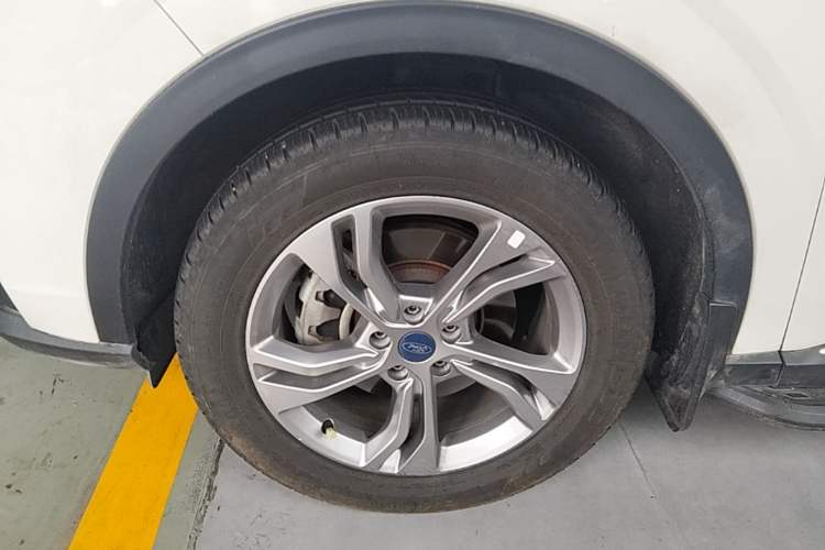 Used Ford Equator Sport 2022 EcoBoost 170 Platinum Edition Left Front Wheel Hub