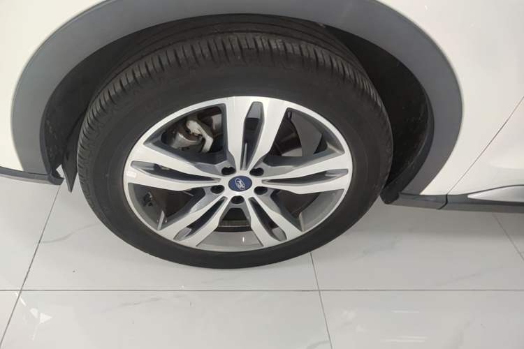 Used Ford Equator Sport 2022 EcoBoost 170 Premier Edition Left Front Wheel Hub