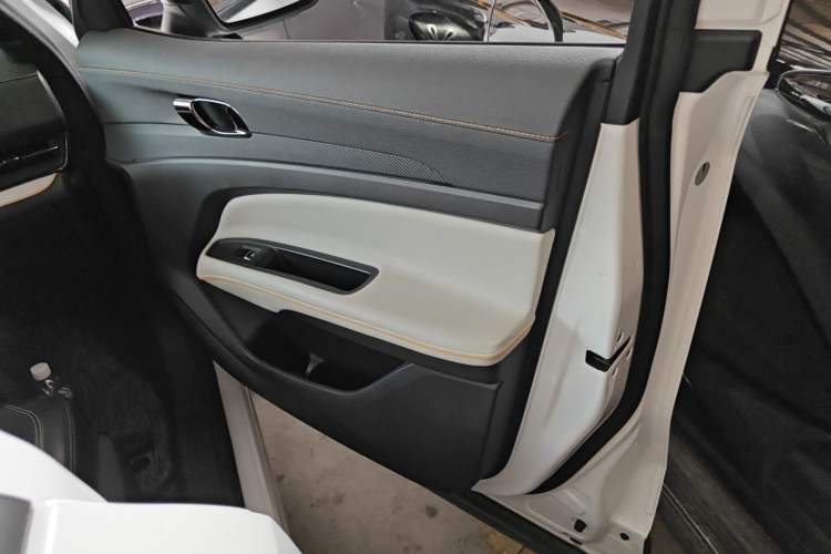 Used Ford Equator Sport 2022 Edge EcoBoost 170 Light & Shadow Right Front Door Interior