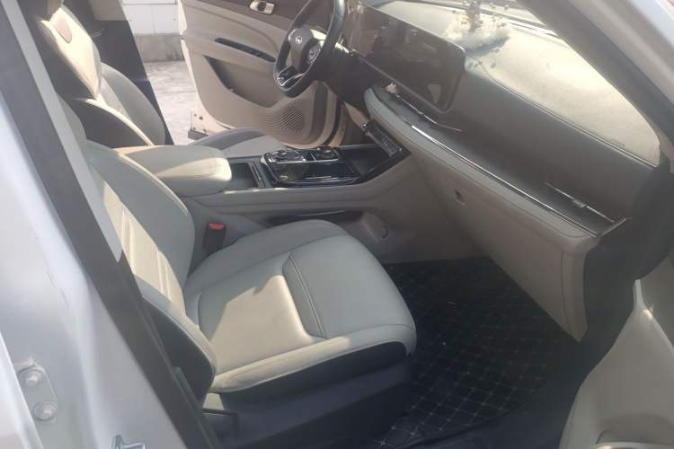 Used Ford Equator Sport 2022 EcoBoost 170 Platinum Edition Right Front Seat
