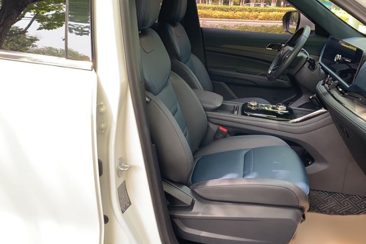 Used Ford Equator Sport 2022 EcoBoost 170 Premier Edition Right Front Seat