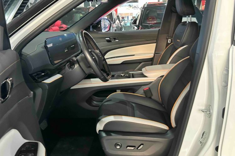 Used Ford Equator Sport 2022 Edge EcoBoost 170 Light & Shadow Right Front Seat