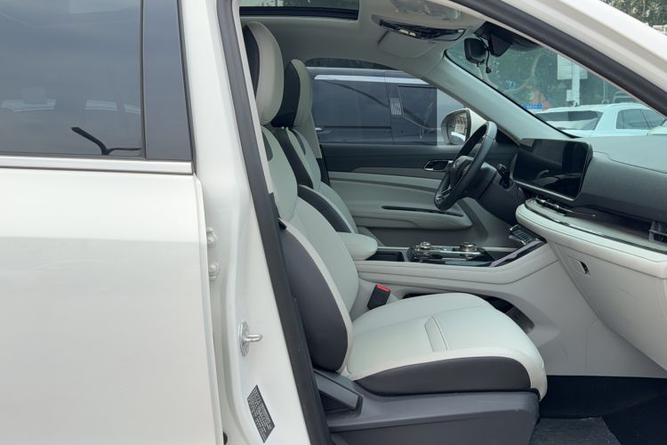 Used Ford Equator Sport 2022 EcoBoost 170 Platinum Edition Right Front Seat