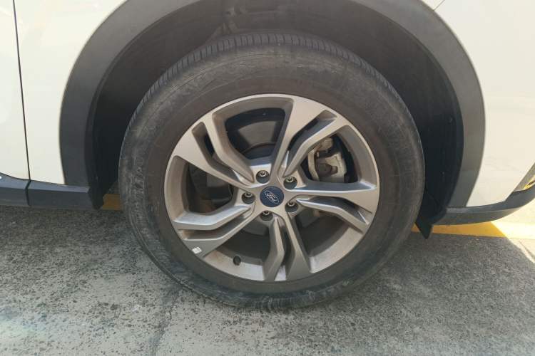 Used Ford Equator Sport 2022 EcoBoost 170 Platinum Edition Right Front Wheel Hub