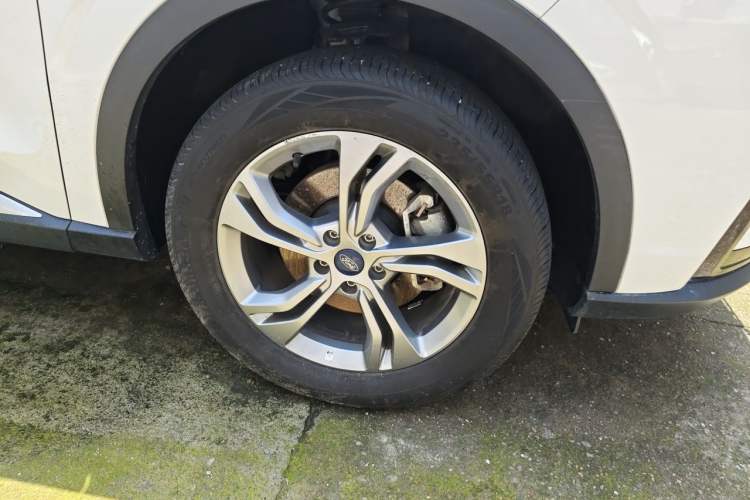 Used Ford Equator Sport 2022 EcoBoost 170 Premier Edition Right Front Wheel Hub