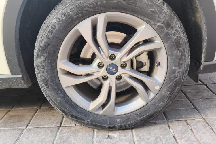 Used Ford Equator Sport 2022 EcoBoost 170 Premier Edition Right Front Wheel Hub