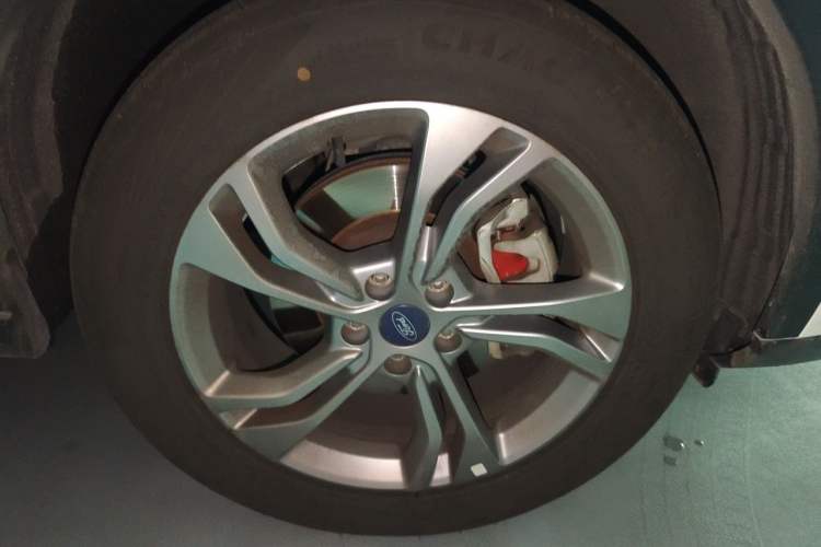 Used Ford Equator Sport 2022 EcoBoost 170 Platinum Edition Right Front Wheel Hub