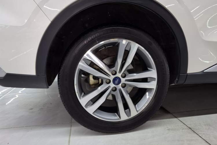 Used Ford Equator Sport 2022 Facelift EcoBoost 170 Prestige Model Right Rear Wheel Hub