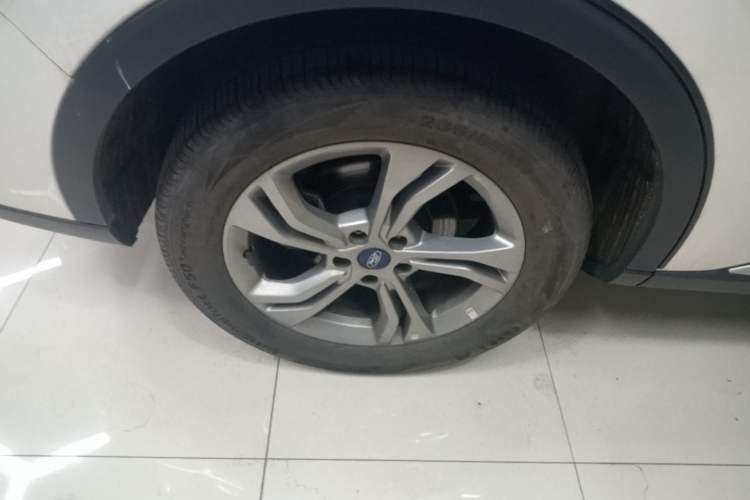 Used Ford Equator Sport 2022 EcoBoost 170 Platinum Edition Right Rear Wheel Hub