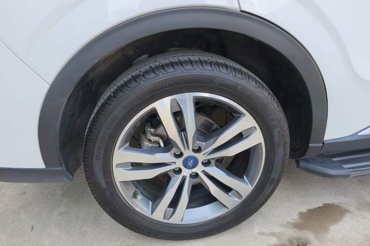 Used Ford Equator Sport 2022 EcoBoost 170 Premier Edition Right Rear Wheel Hub