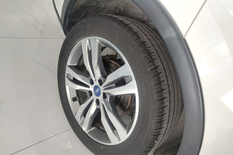 Used Ford Equator Sport 2022 EcoBoost 170 Premier Edition Right Rear Wheel Hub